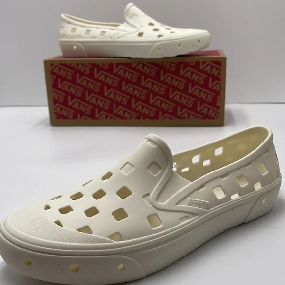 Vans Men’s Slip-On Trk
Marshmallow
VN0A5HF8FS8
Sneakers - Picture 15 of 16